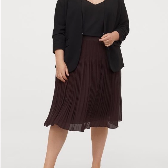 NWT H&M Pleated Burgundy Skirt - Picture 1 of 4